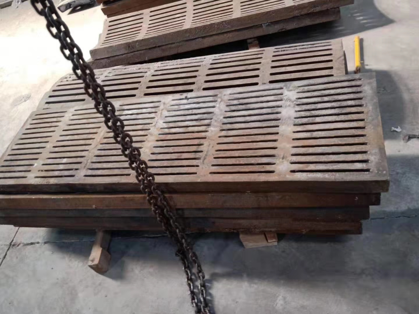 泉州泉港區(qū)石灰石環(huán)錘式破碎機(jī)錘頭PC1010破碎機(jī)錘頭